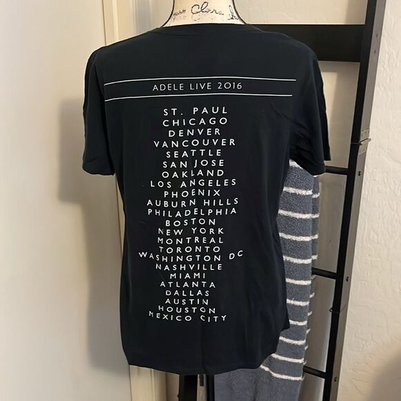 Adele Singer Musician Black Live 2016 Graphic Shirt - Picture 3 of 8